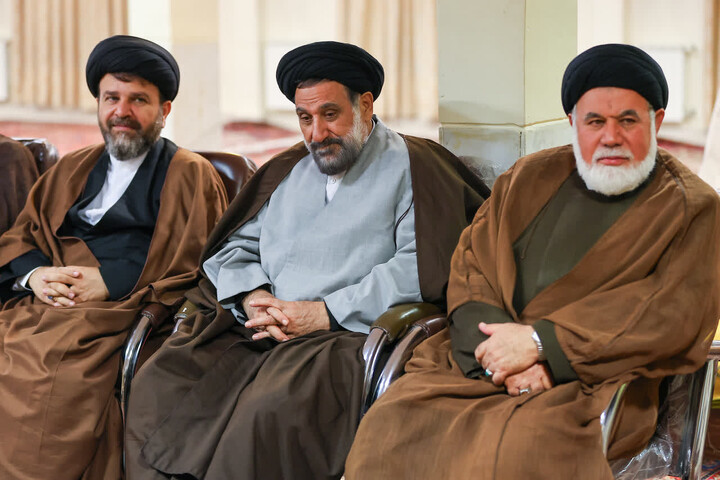 تصاویر |  مراسم زیارت عاشورا در حوزه علمیه ولیعصر (عج) تبریز