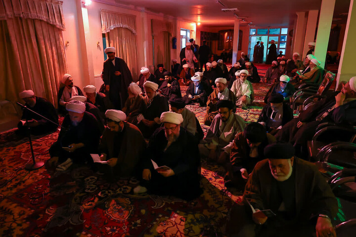 تصاویر |  مراسم زیارت عاشورا در حوزه علمیه ولیعصر (عج) تبریز