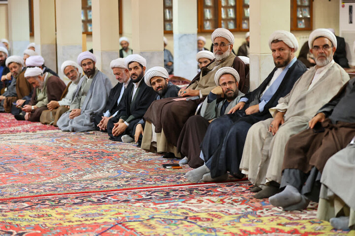 تصاویر |  مراسم زیارت عاشورا در حوزه علمیه ولیعصر (عج) تبریز