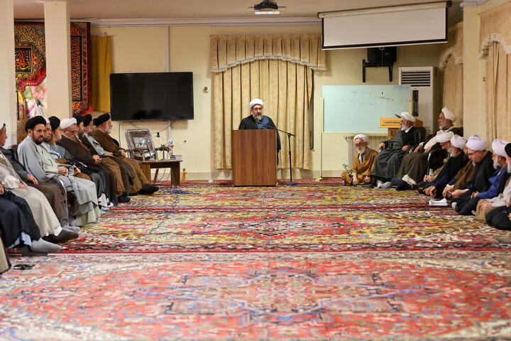 تصاویر |  مراسم زیارت عاشورا در حوزه علمیه ولیعصر (عج) تبریز