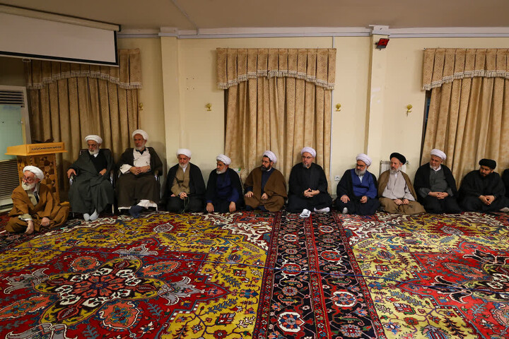 تصاویر |  مراسم زیارت عاشورا در حوزه علمیه ولیعصر (عج) تبریز