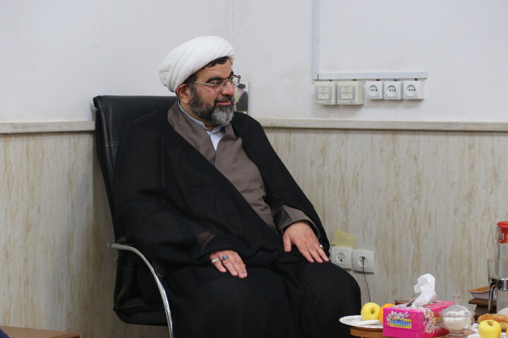تصاویر/دیدار مدیر مدرسه علمیه حضرت بقیه الله الاعظم(عج) با مدیر حوزه علمیه خوزستان