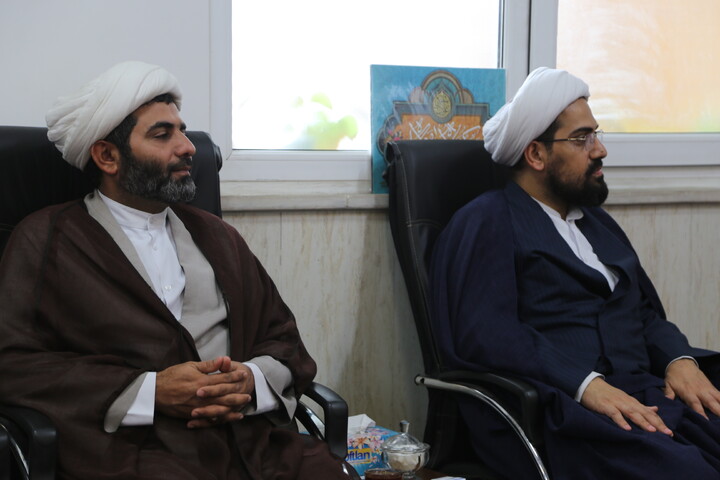 تصاویر/دیدار مدیر مدرسه علمیه حضرت بقیه الله الاعظم(عج) با مدیر حوزه علمیه خوزستان