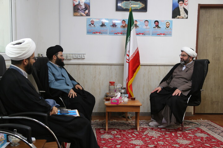 تصاویر/دیدار رئیس عقیدتی سیاسی  نیروی انتظامی شهرستان ماهشهر با مدیر حوزه علمیه خوزستان