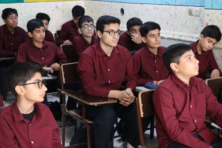 تصاویر/ امام جمعه عالیشهر در جمع دانش‌آموزان