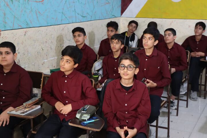 تصاویر/ امام جمعه عالیشهر در جمع دانش‌آموزان