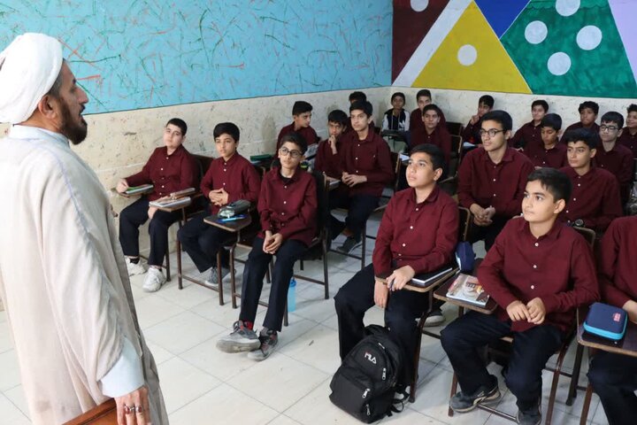 تصاویر/ امام جمعه عالیشهر در جمع دانش‌آموزان