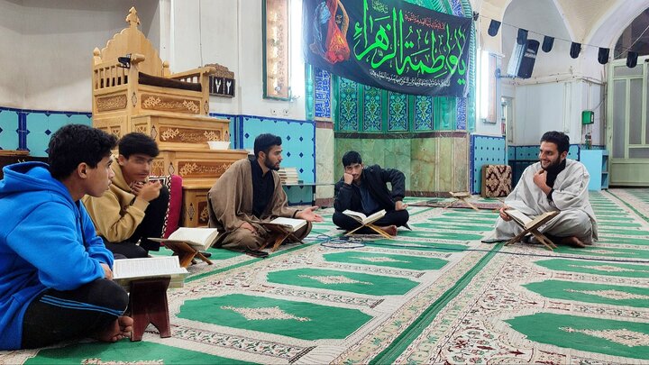 تصاویر/ نشست قرائت قرآن طلاب مدرسه علمیه آیت‌الله مدنی   کاشانی(ره)