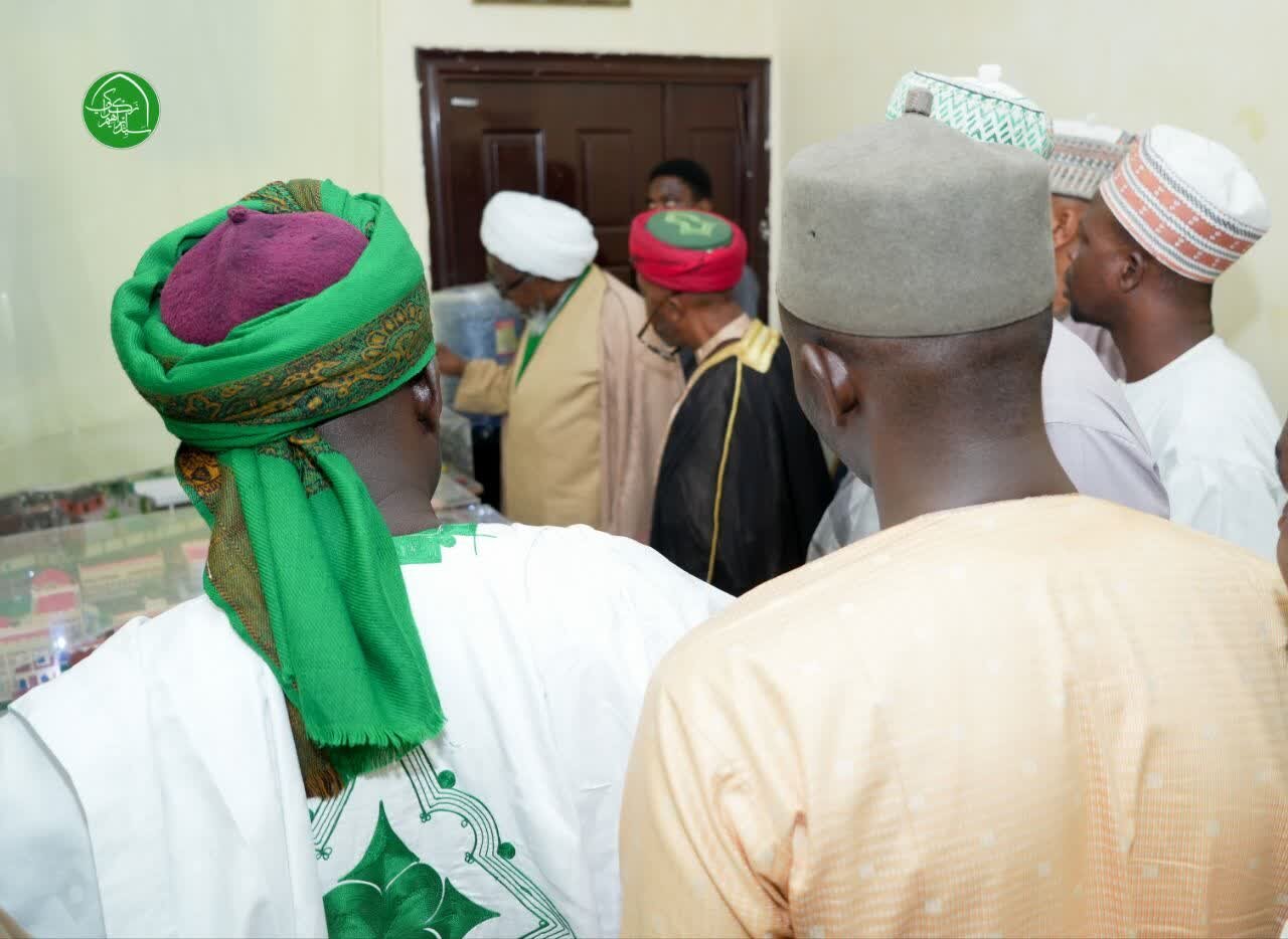 لقاء الشيخ إبراهيم الزكزاكيّ مع زعيم الطريقة القادريّة في نيجيريا الشيخ إبراهيم عيسى مَكْوراري