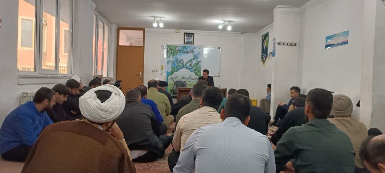 جلسه «سفیران انفال» در مدرسه علمیه نائبالصدر رشت برگزار شد