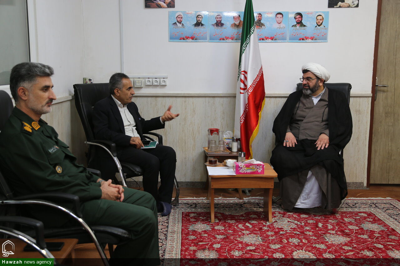 تصاویر/ دیدار فرمانده سپاه ناحیه مقاومت بسیج امام علی (ع) اهواز با مدیر حوزه علمیه خوزستان