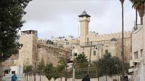 Israeli forces continue closure of Hebron's Old City as colonists storm Ibrahimi Mosque