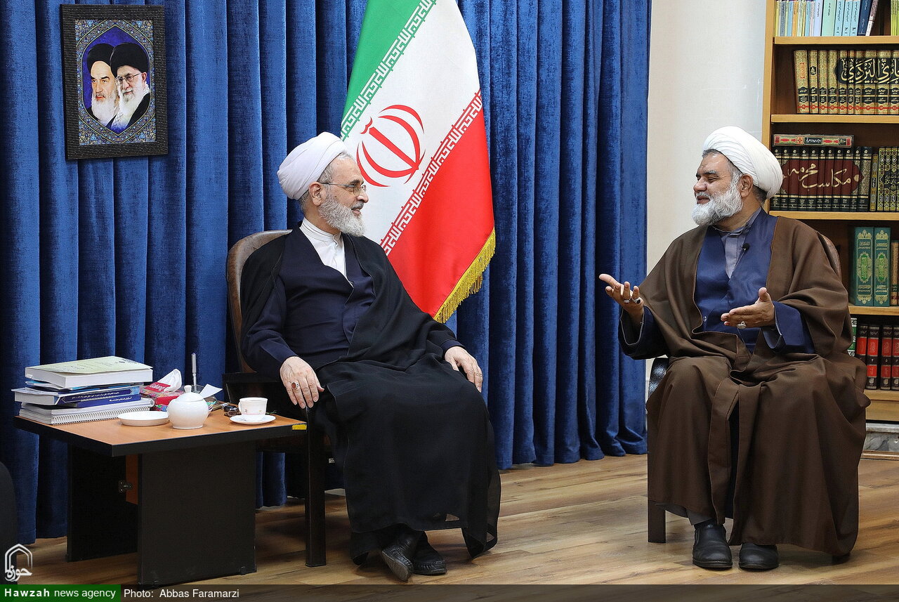 جنس انقلاب اسلامی با مشروطه و نهضتهای مشابه متفاوت است