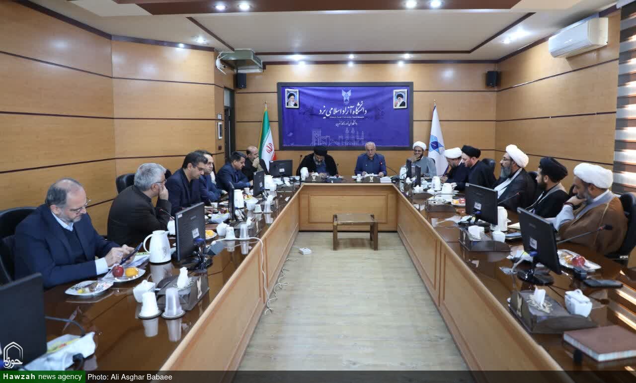 تصاویر/ برگزاری نشست مشترک مسئولین حوزه علمیه استان یزد و دانشگاه آزاد اسلامی