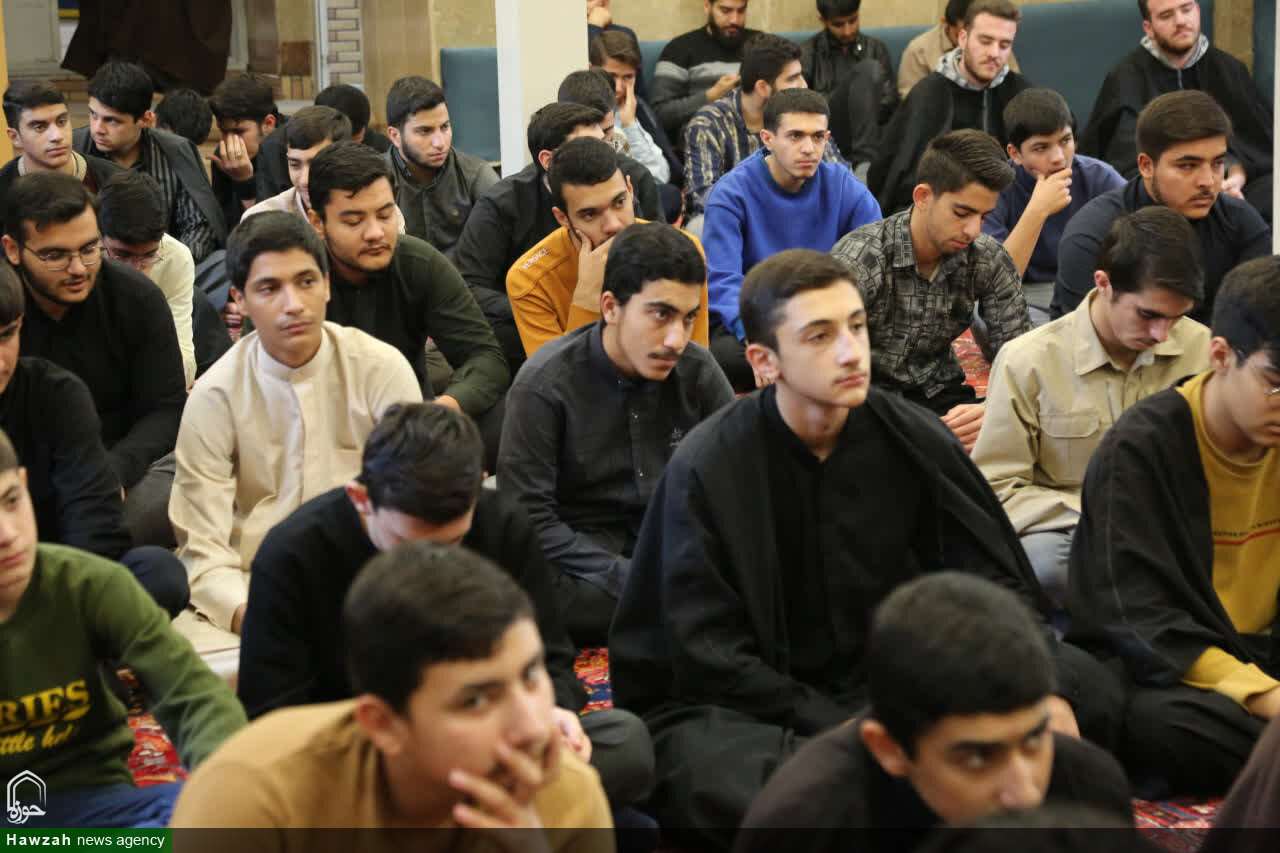 تصاویر/ یازدهمین جلسه برنامه «طلبه باشیم» در مدرسه علمیه امیرالمومنین(ع)تبریز