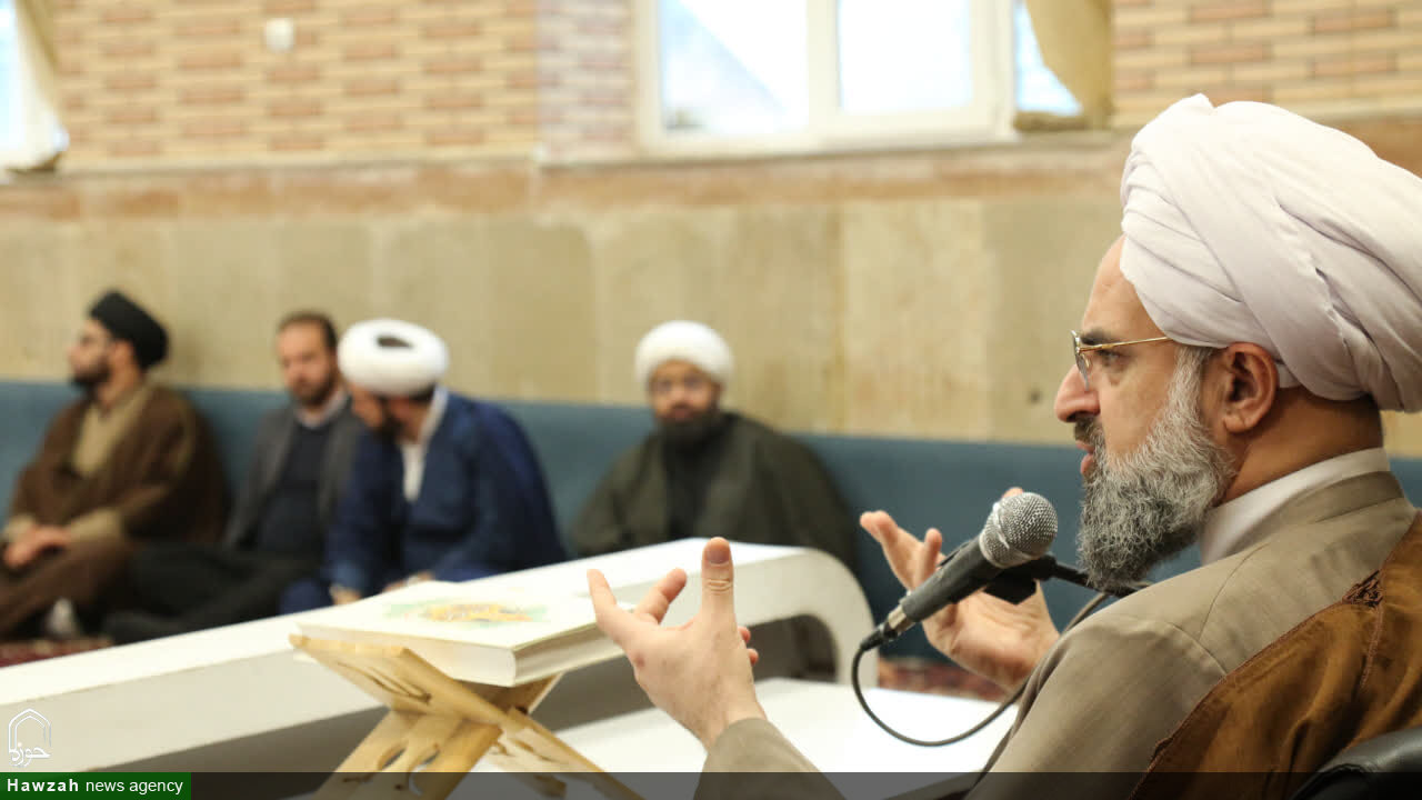 تصاویر/ یازدهمین جلسه برنامه «طلبه باشیم» در مدرسه علمیه امیرالمومنین(ع)تبریز