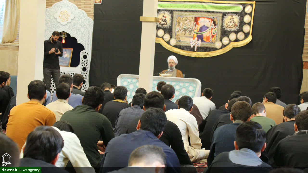 تصاویر/ یازدهمین جلسه برنامه «طلبه باشیم» در مدرسه علمیه امیرالمومنین(ع)تبریز