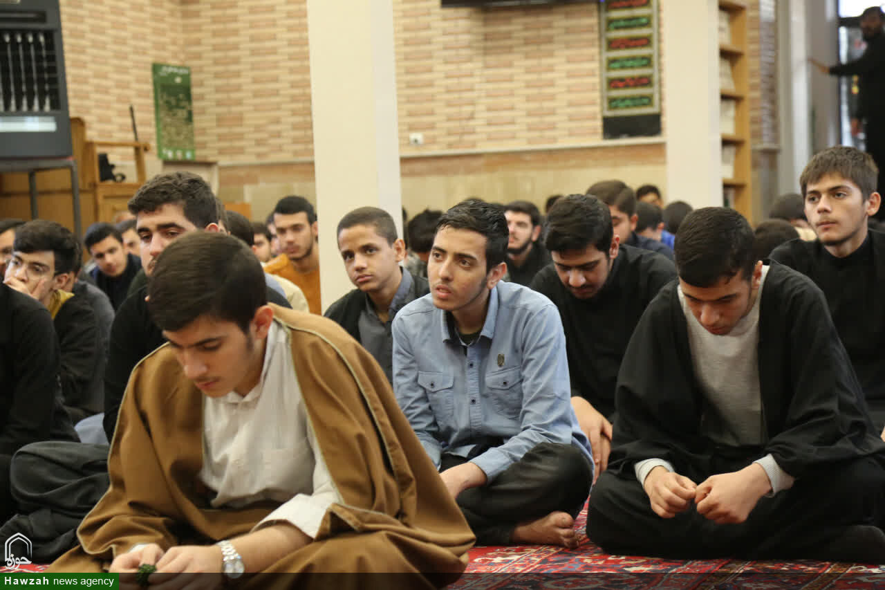 تصاویر/ یازدهمین جلسه برنامه «طلبه باشیم» در مدرسه علمیه امیرالمومنین(ع)تبریز