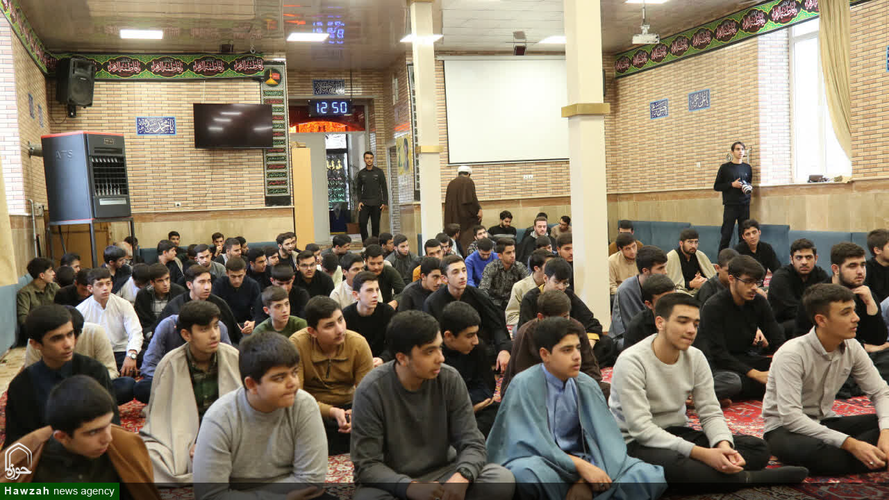 تصاویر/ یازدهمین جلسه برنامه «طلبه باشیم» در مدرسه علمیه امیرالمومنین(ع)تبریز