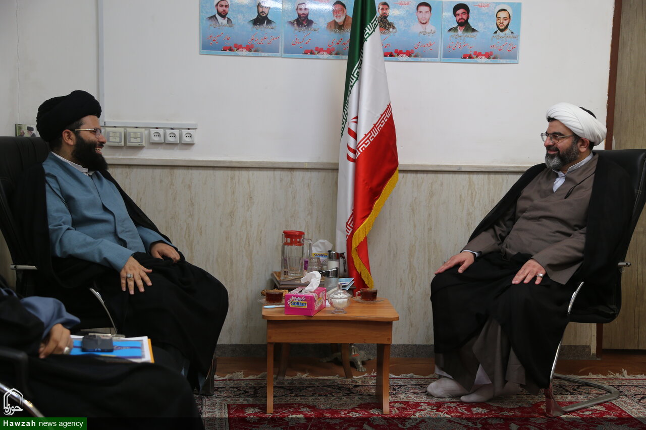 تصاویر/ دیدار رئیس عقیدتی سیاسی نیروی انتظامی شهرستان ماهشهر با مدیر حوزه علمیه خوزستان
