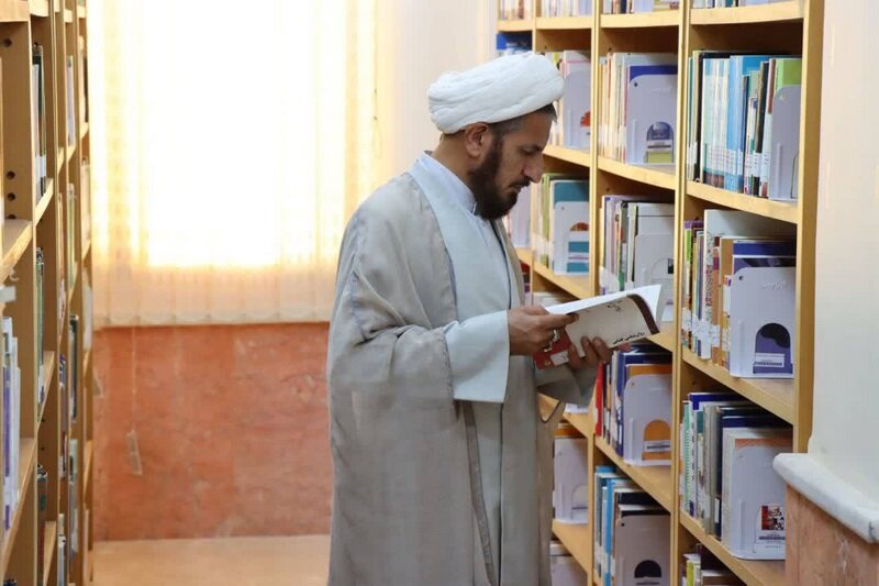 فرهنگ کتابخوانی میان نوجوانان تقویت شود