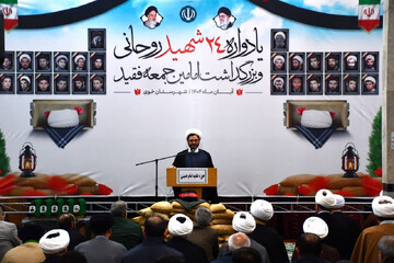 تصاویر/ یادواره ۲۴ شهید روحانی و بزرگداشت امامان جمعه فقید شهرستان خوی