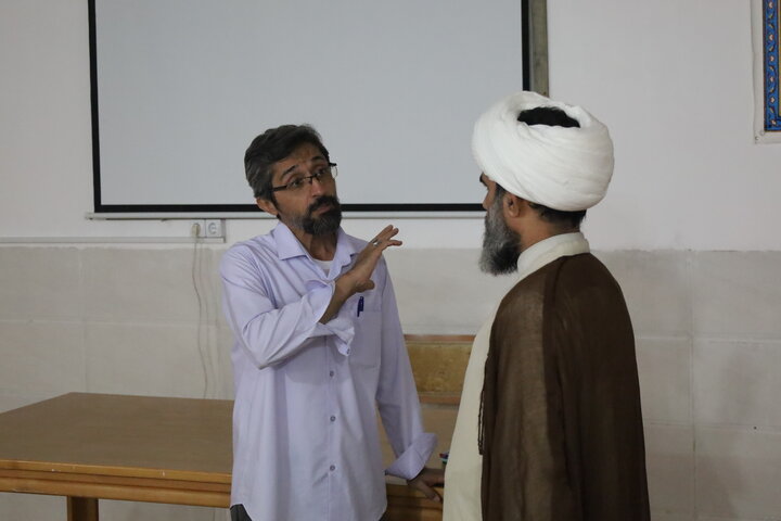 تصاویر/ دیدار مدیرحوزه علمیه با طلاب و روحانیون شاغل در آموزش و پرورش شهرستان رودان