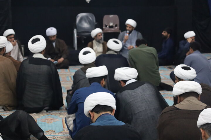 تصاویر/ دیدار مدیرحوزه علمیه با طلاب و روحانیون شاغل در آموزش و پرورش شهرستان رودان