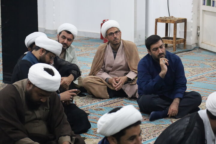 تصاویر/ دیدار مدیرحوزه علمیه با طلاب و روحانیون شاغل در آموزش و پرورش شهرستان رودان