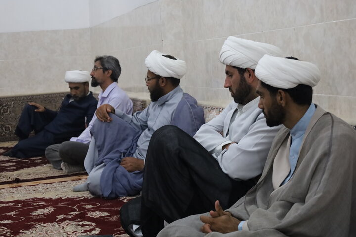 تصاویر/ دیدار مدیرحوزه علمیه با طلاب و روحانیون شاغل در آموزش و پرورش شهرستان رودان