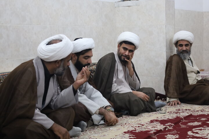 تصاویر/ دیدار مدیرحوزه علمیه با طلاب و روحانیون شاغل در آموزش و پرورش شهرستان رودان