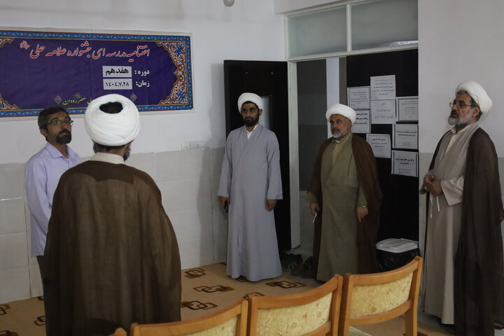 تصاویر/ دیدار مدیرحوزه علمیه با طلاب و روحانیون شاغل در آموزش و پرورش شهرستان رودان