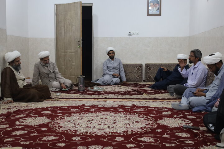 تصاویر/ دیدار مدیرحوزه علمیه با طلاب و روحانیون شاغل در آموزش و پرورش شهرستان رودان