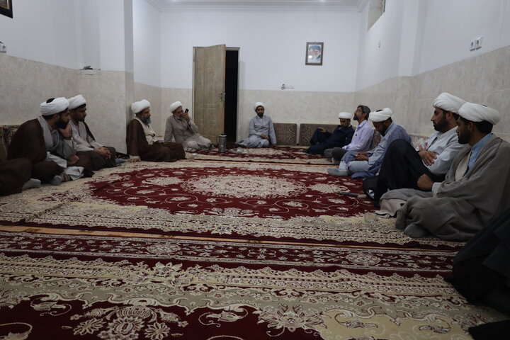تصاویر/ دیدار مدیرحوزه علمیه با طلاب و روحانیون شاغل در آموزش و پرورش شهرستان رودان