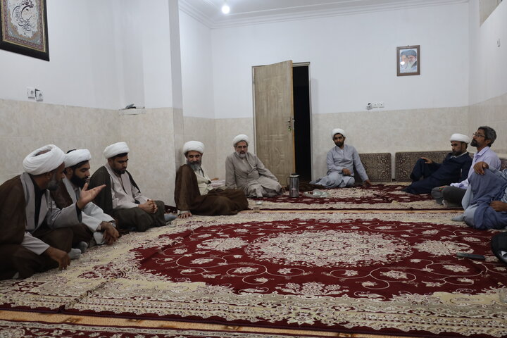 تصاویر/ دیدار مدیرحوزه علمیه با طلاب و روحانیون شاغل در آموزش و پرورش شهرستان رودان