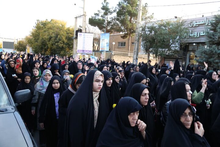 تصاویر / تشییع ۸ شهید گمنام و بازگشت پیکر شهید اکبر صفی صمغ‌آبادی پس از چهار دهه در شهرستان آبیک