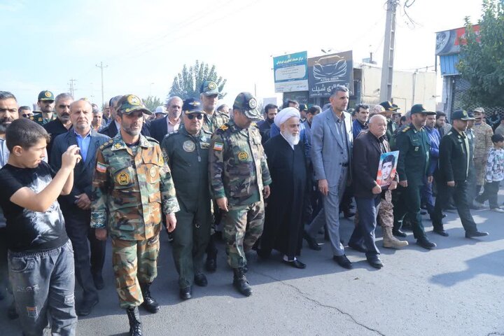 تصاویر / تشییع ۸ شهید گمنام و بازگشت پیکر شهید اکبر صفی صمغ‌آبادی پس از چهار دهه در شهرستان آبیک