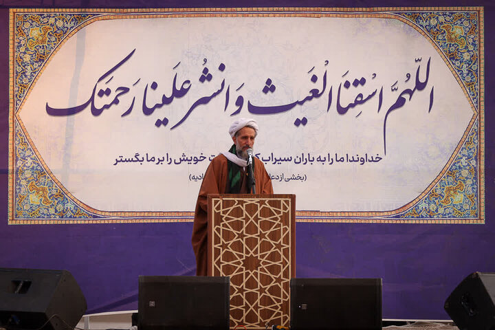 تصاویر /اقامه نماز باران توسط نماینده ولی فقیه در استان قزوین