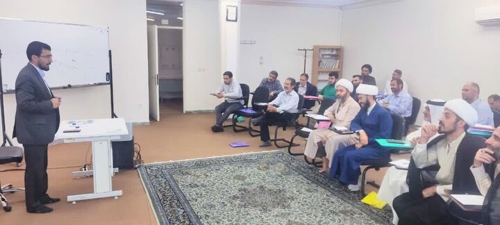 تصاویر / دورهٔ فشردهٔ دانش‌افزایی استادان و زبان‌آموختگان مکالمه عربی حوزهٔ علمیهٔ قزوین  برگزار شد