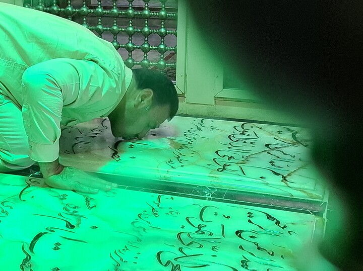 تصاویر/ آئین بازگشایی وعطر افشانی ضریح مطهر امامزادگان شهر جوپار