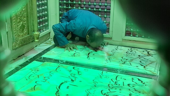 تصاویر/ آئین بازگشایی وعطر افشانی ضریح مطهر امامزادگان شهر جوپار