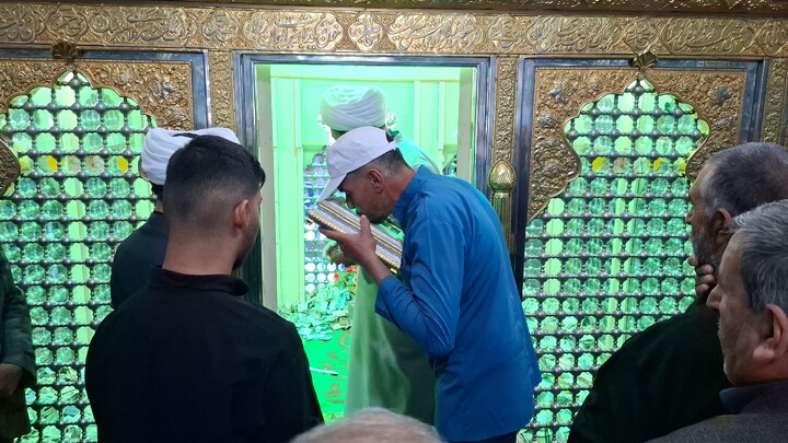 تصاویر/ آئین بازگشایی وعطر افشانی ضریح مطهر امامزادگان شهر جوپار