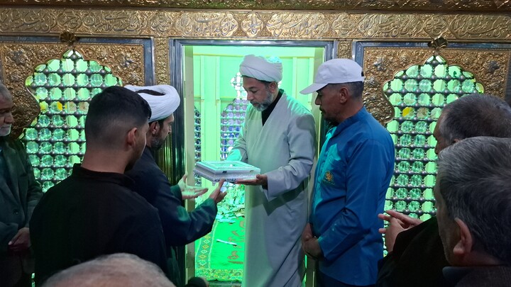 تصاویر/ آئین بازگشایی وعطر افشانی ضریح مطهر امامزادگان شهر جوپار