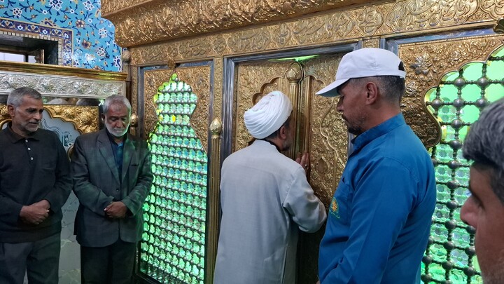 تصاویر/ آئین بازگشایی وعطر افشانی ضریح مطهر امامزادگان شهر جوپار