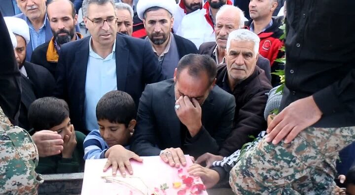 تصاویر/آیین استقبال و تشییع از شهــید گمنام بر دستان مردم فراهان