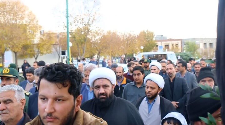 تصاویر/آیین استقبال و تشییع از شهــید گمنام بر دستان مردم فراهان