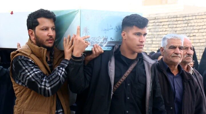 تصاویر/آیین استقبال و تشییع از شهــید گمنام بر دستان مردم فراهان