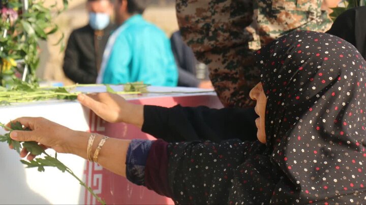 تصاویر/آیین استقبال و تشییع از شهــید گمنام بر دستان مردم فراهان