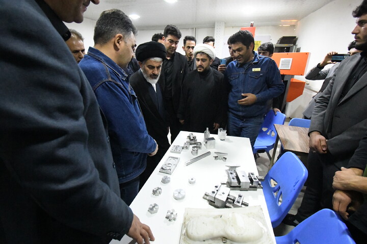 تصاویر / بازدید نماینده ولی فقیه در آذرباجان غربی در هنرستان شریف ارومیه