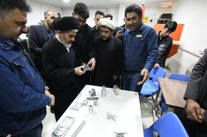 تصاویر / بازدید نماینده ولی فقیه در آذرباجان غربی در هنرستان شریف ارومیه